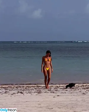 Bruna Marquezine / brumarquezine / brunamarquezine nude photo #0766