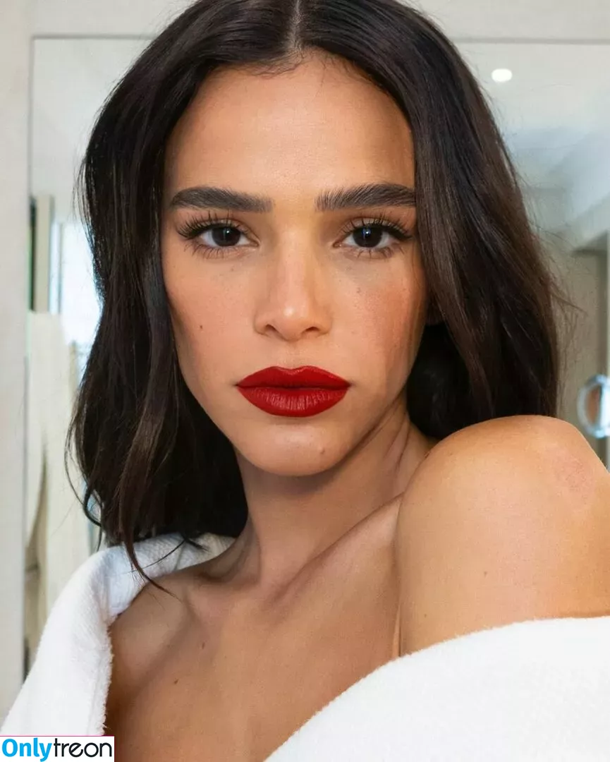 Bruna Marquezine nude photo #0362 (brumarquezine / brunamarquezine)