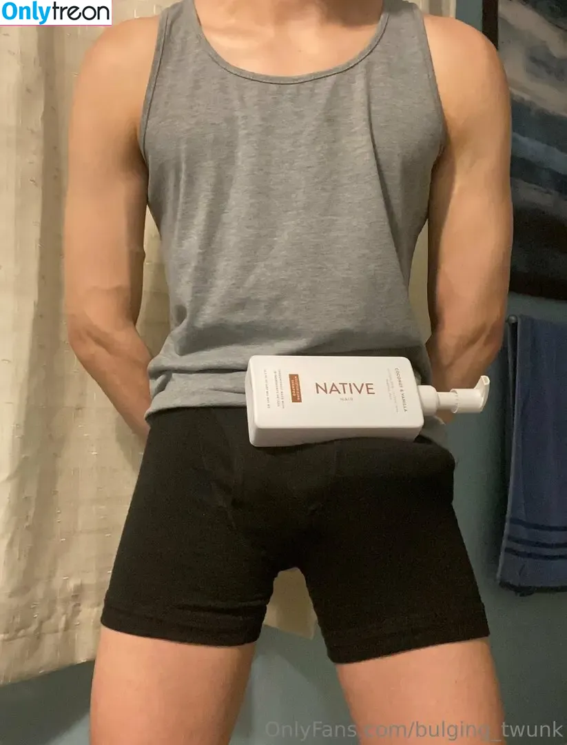 bulging_twunk голая photo #0001 (awkwardbulging)