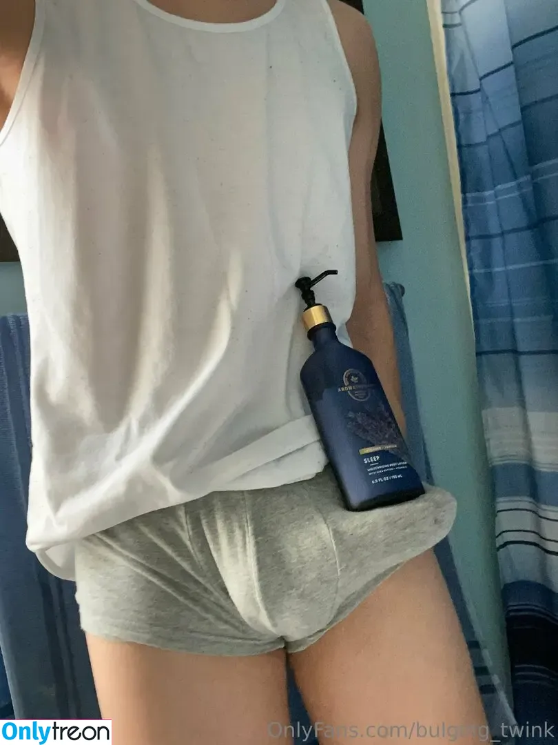 bulging_twunk голая photo #0012 (awkwardbulging)