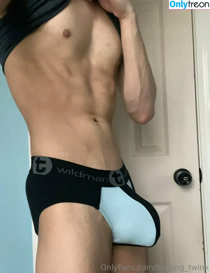 bulging_twunk голая photo #0021 (awkwardbulging)