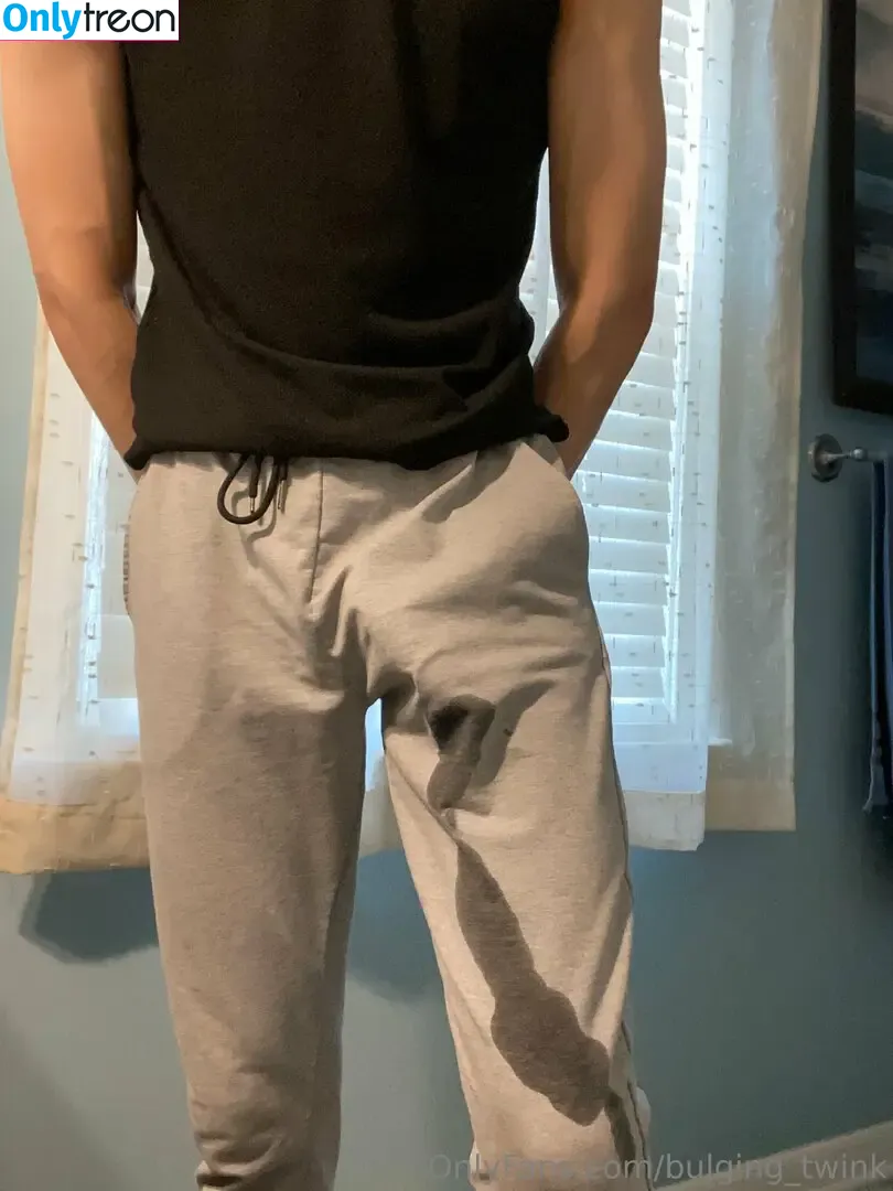 bulging_twunk голая photo #0022 (awkwardbulging)