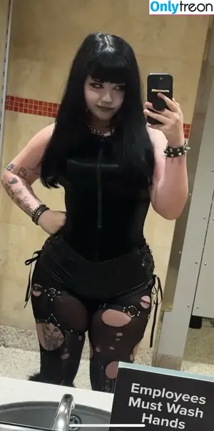 Bunnnibbi / Thicc Big Booty Goth / bunnibbi nude photo #0017