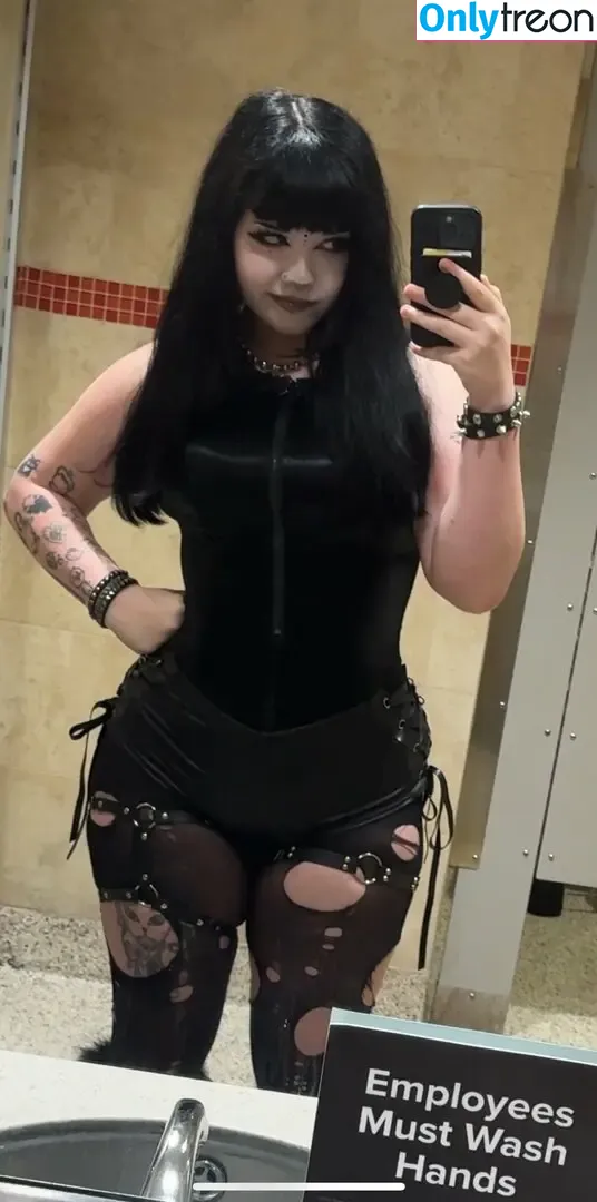 Bunnnibbi nude photo #0017 (Thicc Big Booty Goth / bunnibbi)