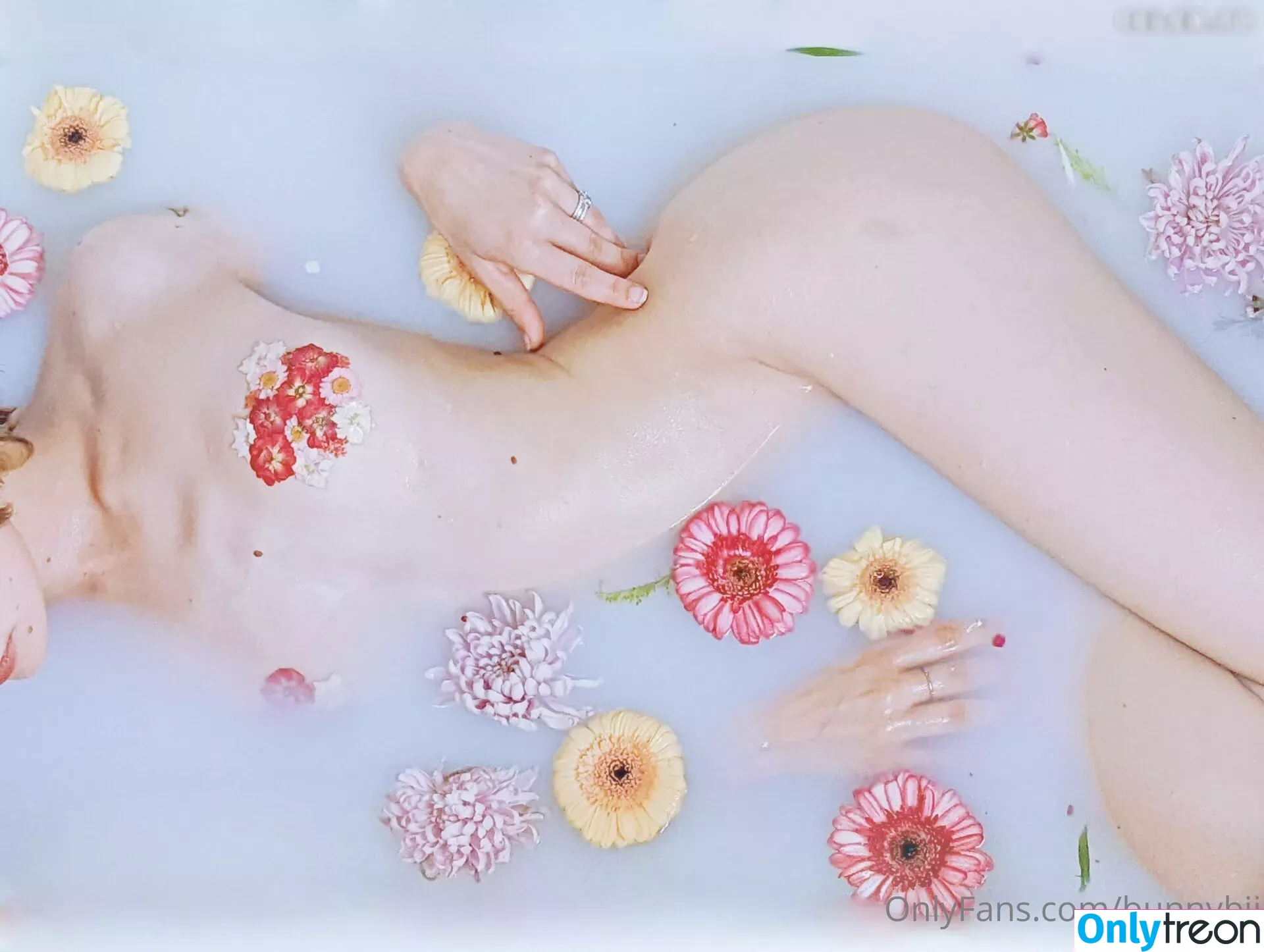 BunnyBii nude photo #0087 (BunnyBii)