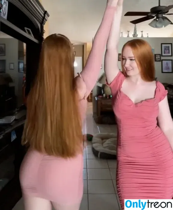 Burinski Twins nude photo #0005 (Ashley e Kayley / Gêmeas Burinski / ashleyburinski)