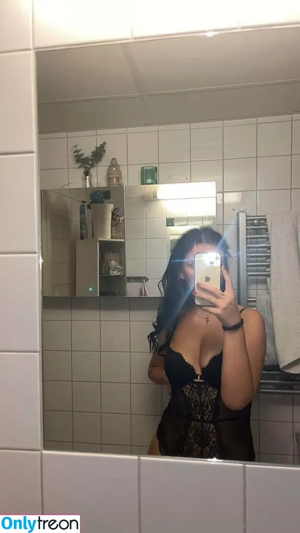 busigafrida nude photo #0014 (busigafrida)