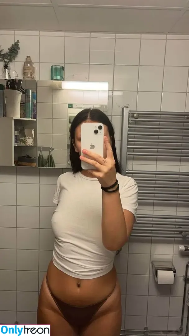 busigafrida nude photo #0017 (busigafrida)