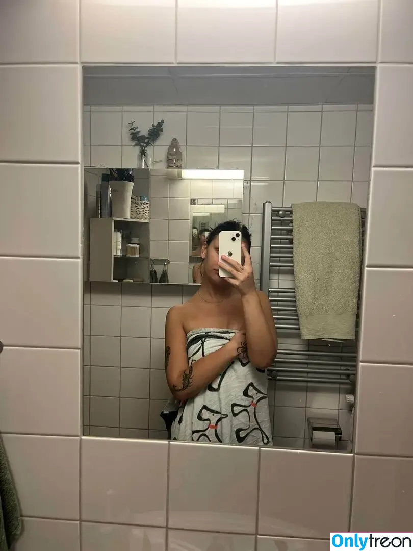busigafrida nude photo #0022 (busigafrida)
