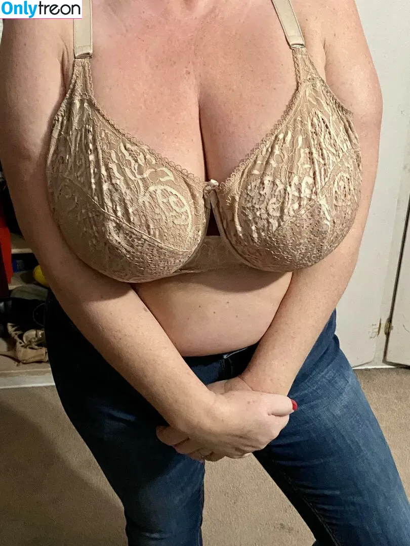 Busty38HH nude photo #0032 (busty.38hh)