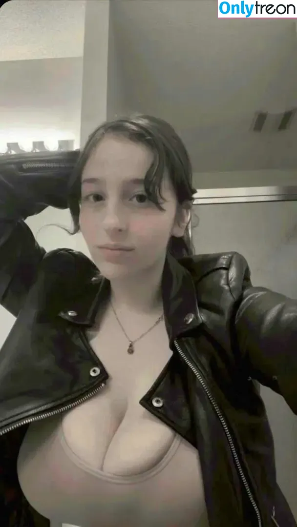 BustyMor N nude photo #0006 (bustyamore / gorgeous_n_busty)