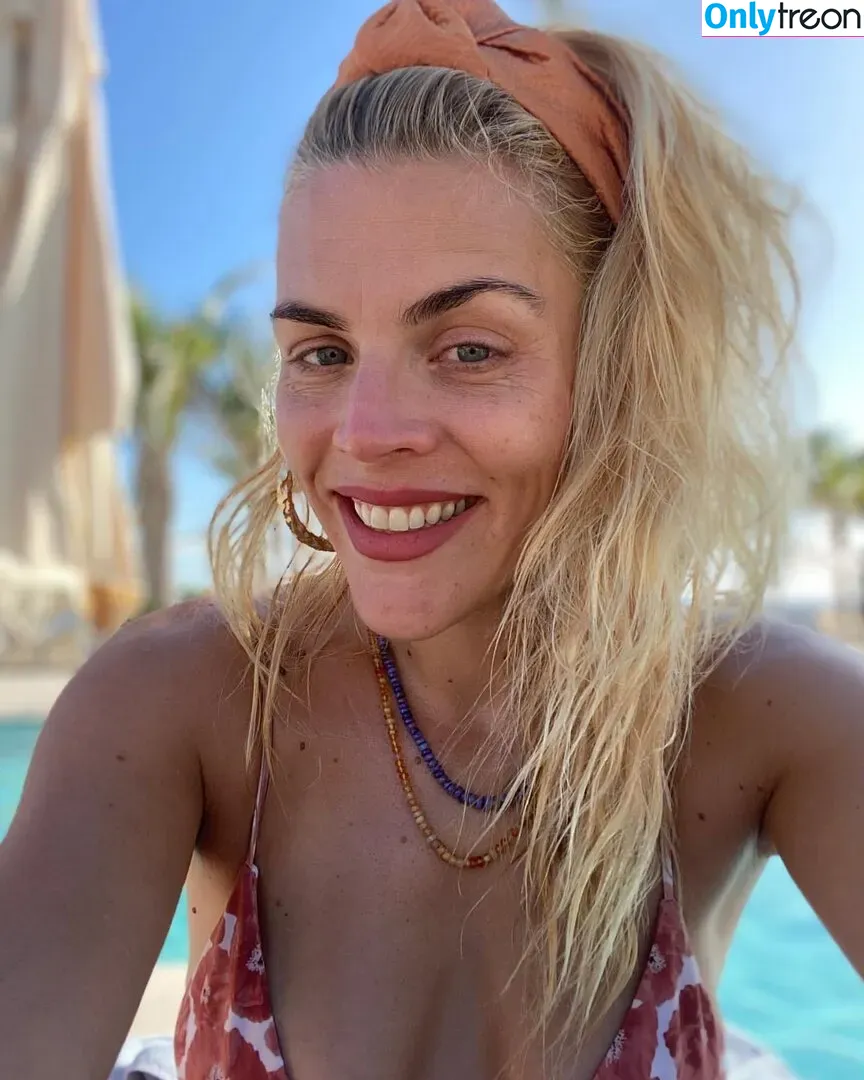 Busy Phillips голая photo #0006 (busyphilipps)