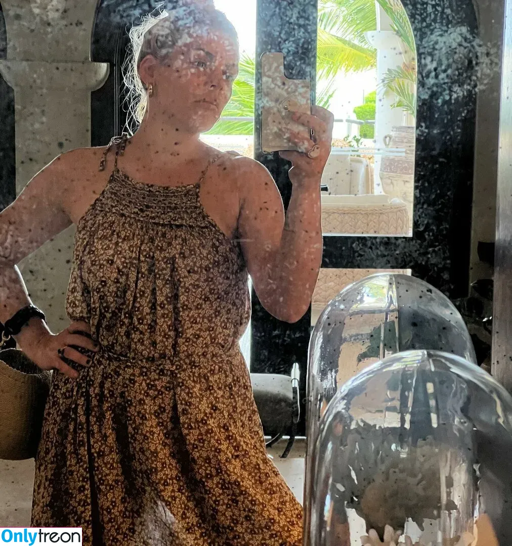 Busy Phillips голая photo #0018 (busyphilipps)