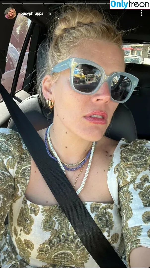 Busy Phillips голая photo #0033 (busyphilipps)