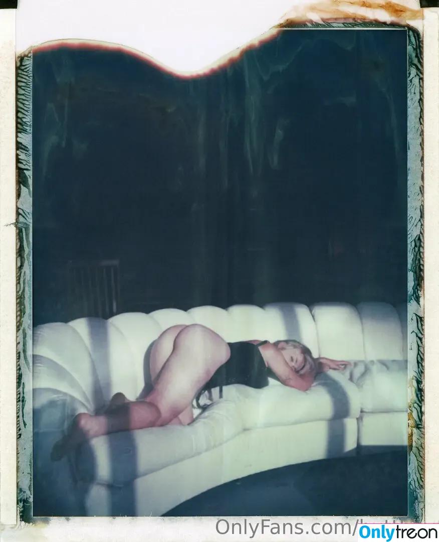 buttbby nude photo #0035 (Violet Royal / vampire.bb / vampire.bby)