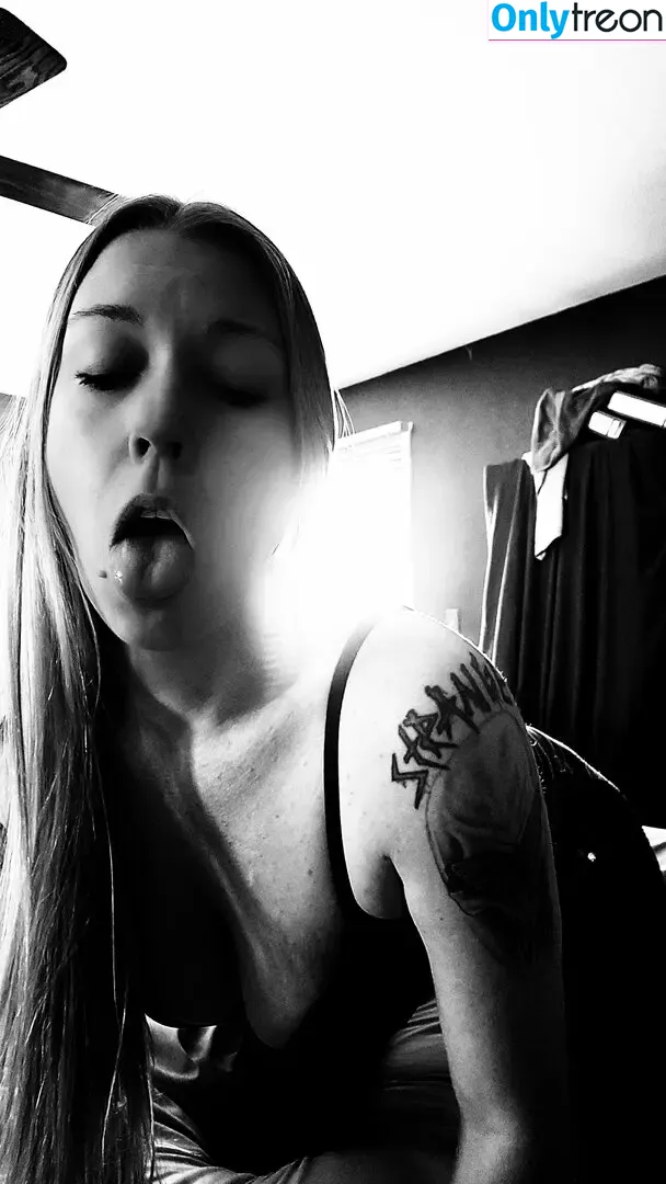 butterflyhorror nude photo #0004 (butterflyhorror.o.f)
