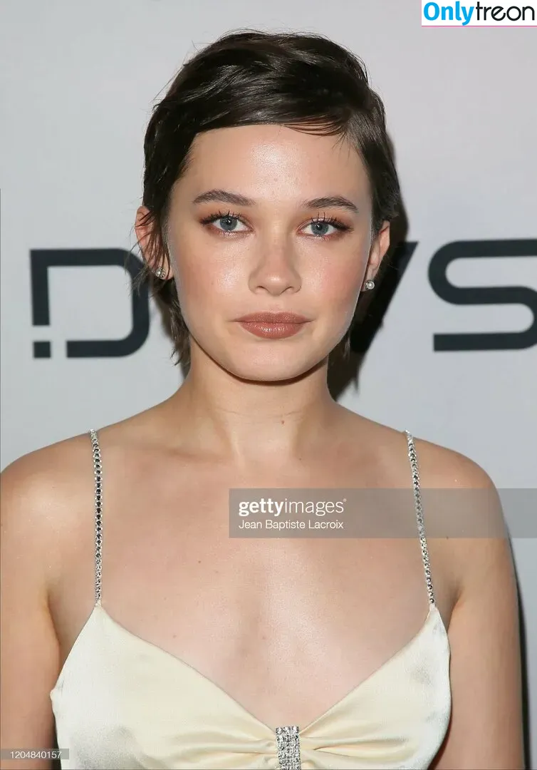 Cailee Spaeny голая photo #0033 (caileespaeny)