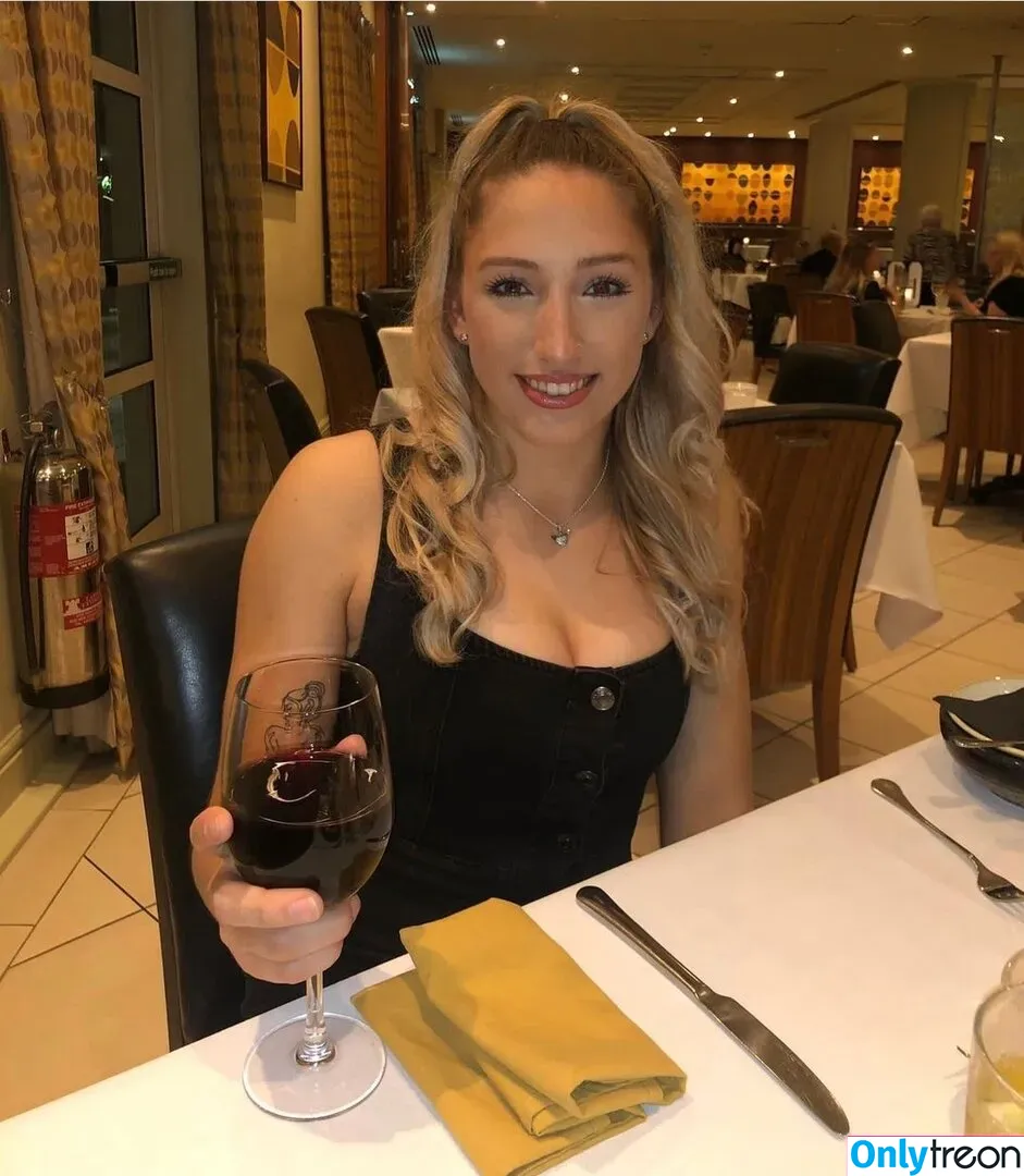 Caitlin Beevers голая photo #0001 (CaitlinBeevers1 / caitb.1)