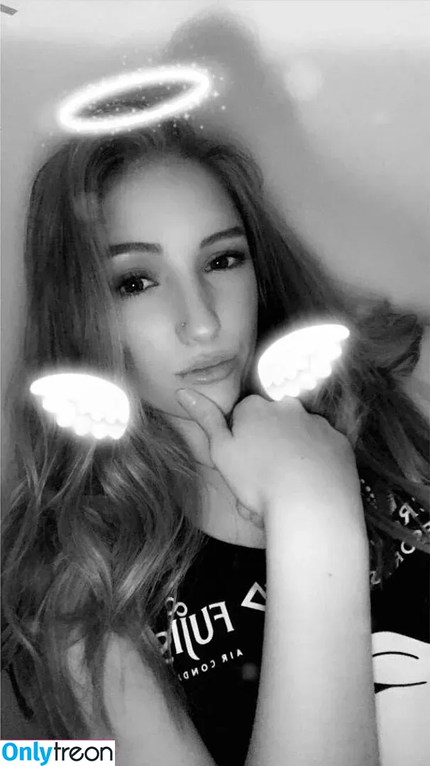 Caitlin Beevers голая photo #0002 (CaitlinBeevers1 / caitb.1)