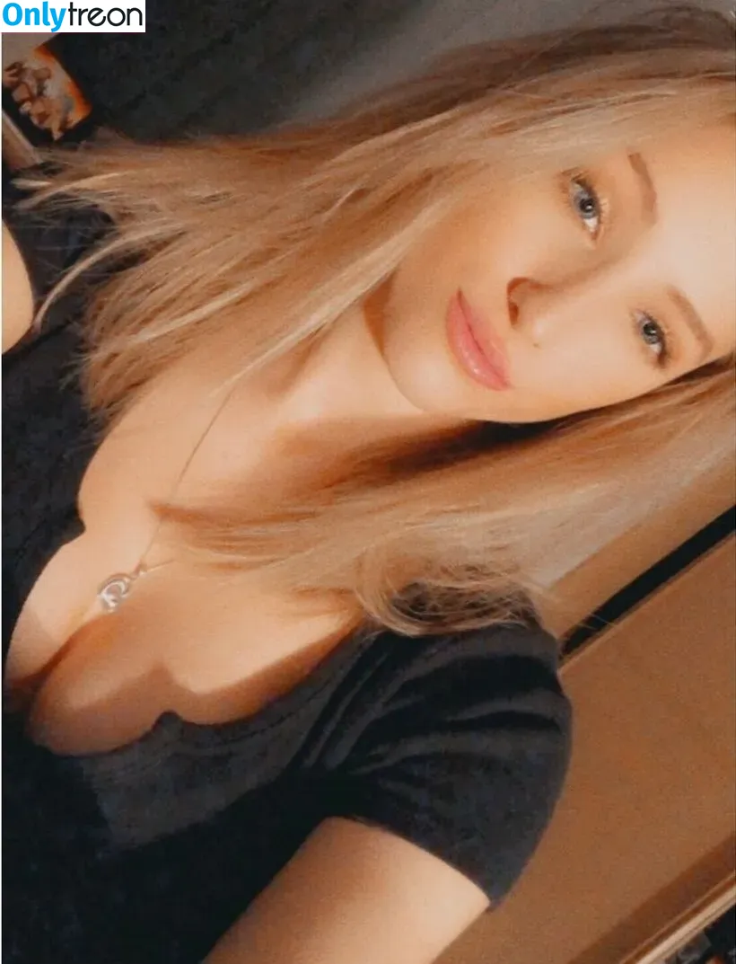 Caitlin Beevers голая photo #0005 (CaitlinBeevers1 / caitb.1)