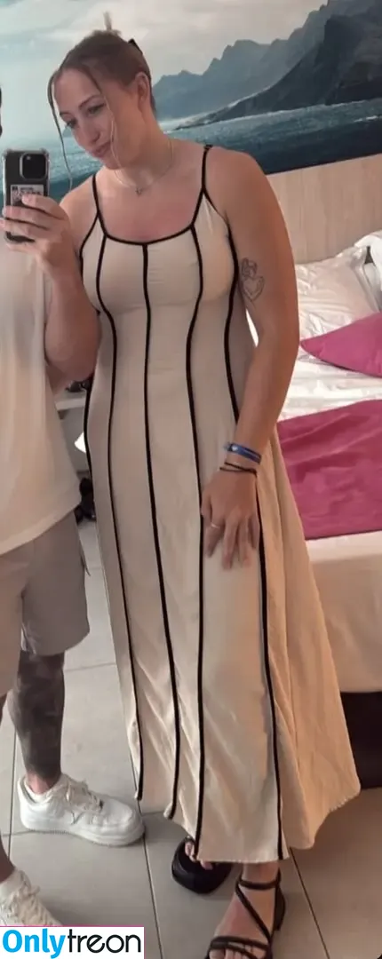 Caitlin Beevers голая photo #0206 (CaitlinBeevers1 / caitb.1)