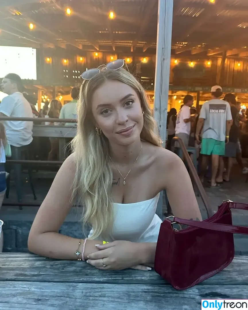caitlin.betterly nude photo #0019 (caitlin.mayx)