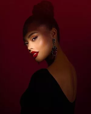 Caitlyn Mwenifumbo / bby_cai / bbycai_ / caitlyn angenile фото голая #0029