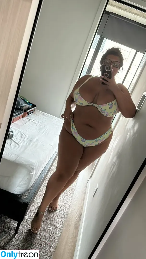 Calista Diamandis nude photo #0025 (GreekGoddess6ix / curvy.calista / greekgoddess416)