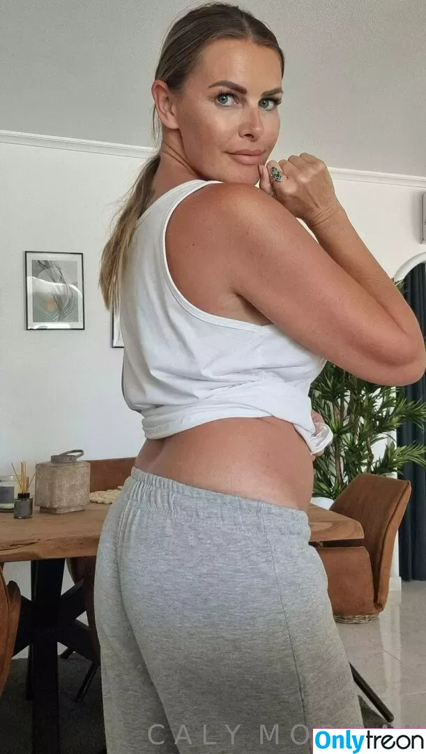 calymorgan голая photo #0097 (caly.morgan7)