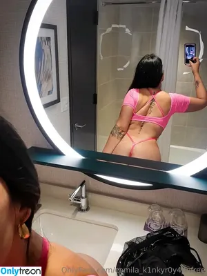 camila_k1nkyr0y4ltyfree / myanicole_x0 nude photo #0015