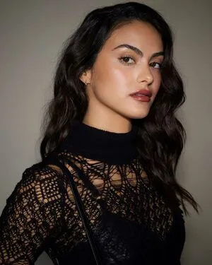 Camila Mendes / camimendes фото голая #0302