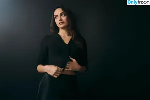 Camila Mendes / camimendes nude photo #0460