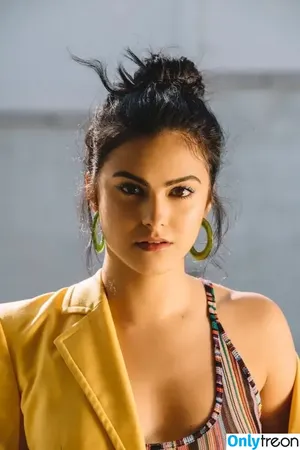 Camila Mendes / camimendes nude photo #0529