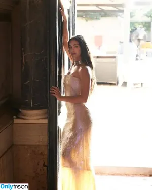Camila Mendes / camimendes фото голая #0632