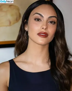 Camila Mendes / camimendes фото голая #0637