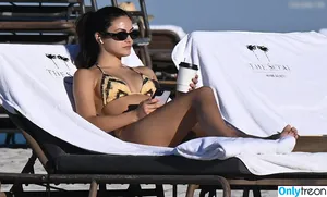Camila Mendes / camimendes фото голая #0660