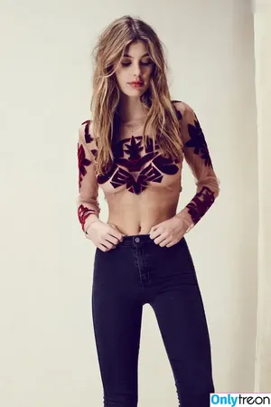 Camila Morrone / camilamorrone фото голая #0733