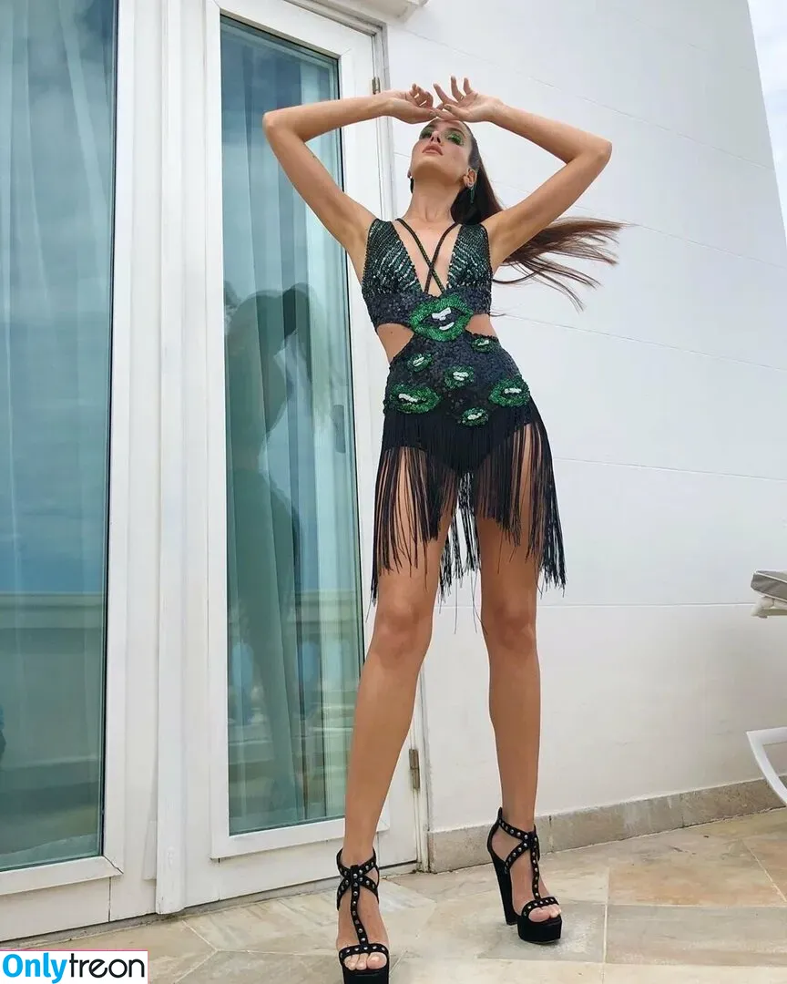 Camila Queiroz голая photo #0015 (camilaqueiroz)