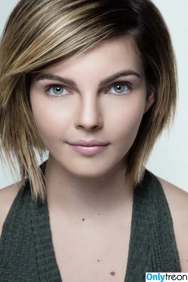 Camren Bicondova голая photo #0014 (camrenwhy)