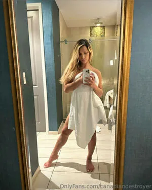 canadiandestoryer / Gisele Shaw / canadiandestroyer / gocsaysmeow nude photo #0012