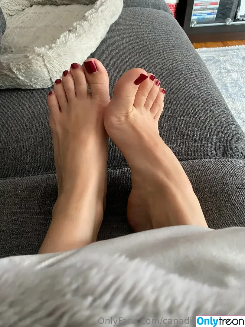 canadiansolemate nude photo #0133 (lexidoesfeet)