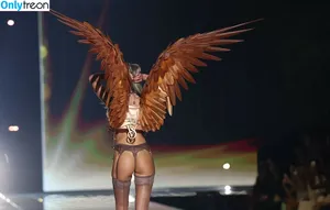 Candice Swanepoel / candiceswanepoel nude photo #0611