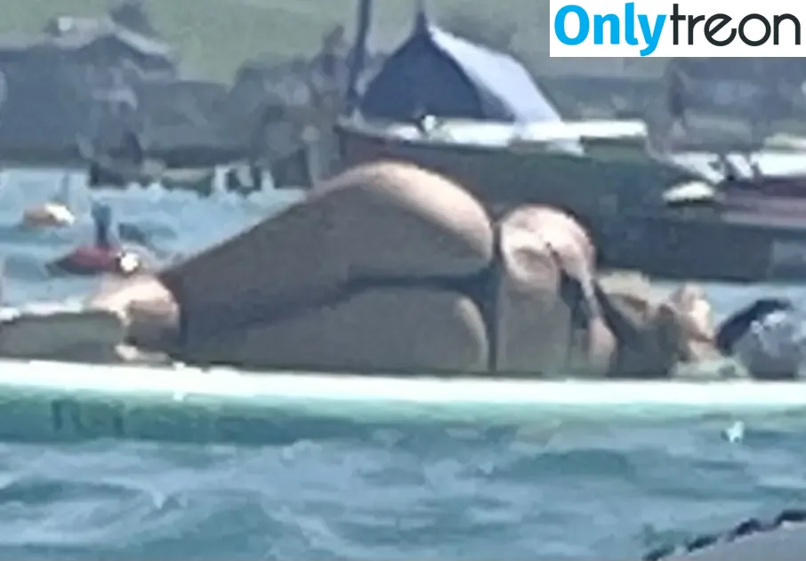 Candids голая photo #0188 (Candids)