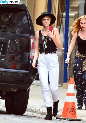 Cara Delevingne / caradelevingne nude photo #2803
