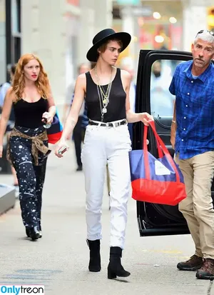 Cara Delevingne / caradelevingne nude photo #2806