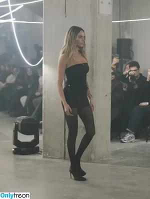 Cara Delevingne / caradelevingne nude photo #2854