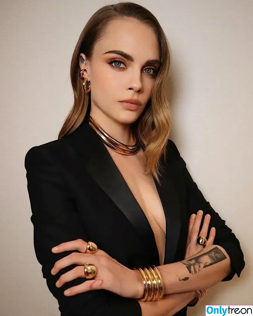 Cara Delevingne голая photo #2032 (caradelevingne)