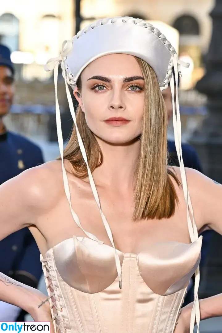 Cara Delevingne голая photo #2085 (caradelevingne)