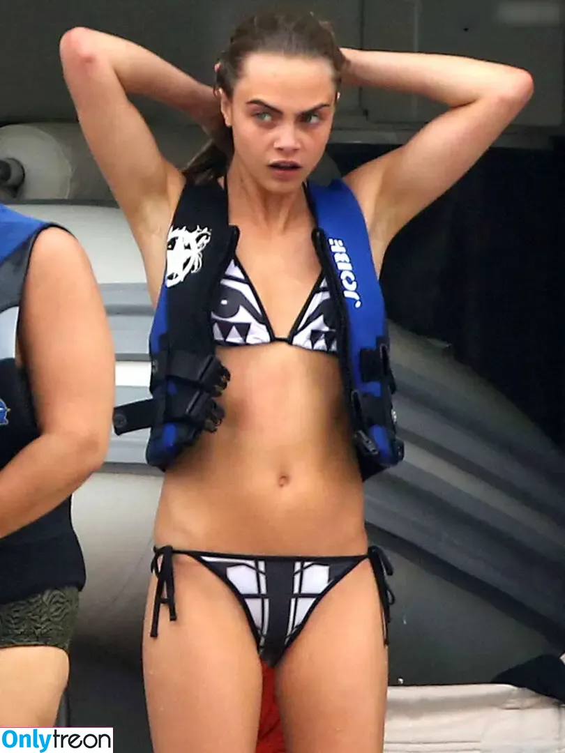 Cara Delevingne голая photo #2165 (caradelevingne)