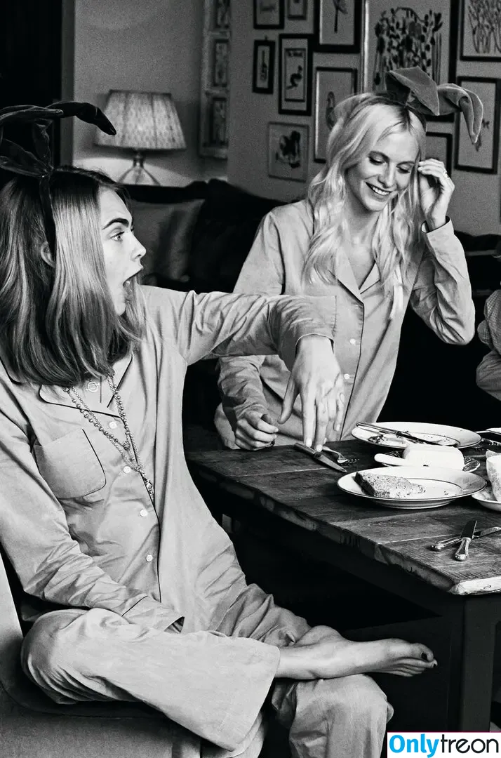 Cara Delevingne голая photo #2500 (caradelevingne)